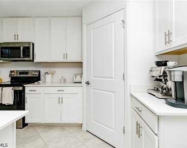 6082 National Boulevard - Photo Thumbnail 5