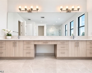 12770 Woodbury Drive - Photo Thumbnail 9