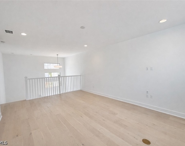 12770 Woodbury Drive - Photo Thumbnail 8