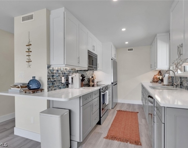 2500 Gulf Shore Boulevard N - Photo Thumbnail 16