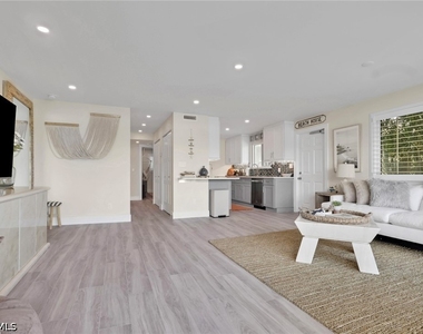 2500 Gulf Shore Boulevard N - Photo Thumbnail 8
