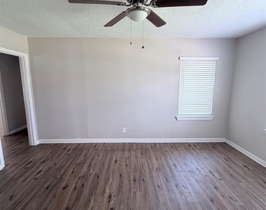 501 Evanston Street - Photo Thumbnail 14