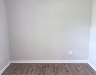 501 Evanston Street - Photo Thumbnail 12