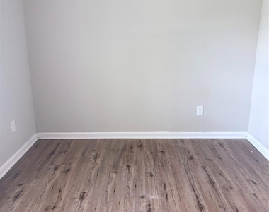501 Evanston Street - Photo Thumbnail 11
