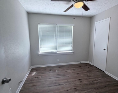 501 Evanston Street - Photo Thumbnail 15