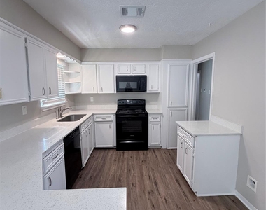 501 Evanston Street - Photo Thumbnail 7