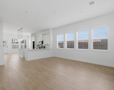 313 Rise Ln - Photo Thumbnail 4
