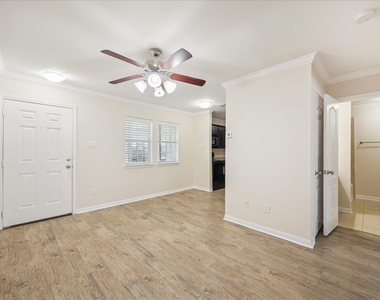 427 W 16th Street - Photo Thumbnail 2