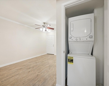 427 W 16th Street - Photo Thumbnail 4