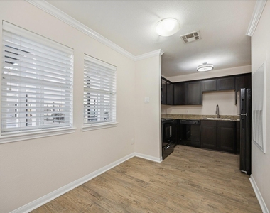 427 W 16th Street - Photo Thumbnail 1