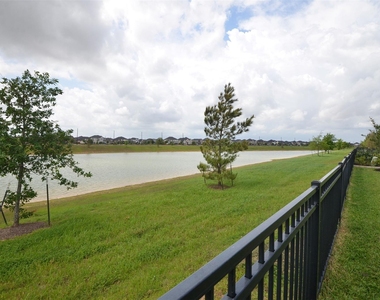 1696 Daylight Lake Drive - Photo Thumbnail 4