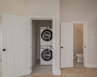 918 Saint Clair Street - Photo Thumbnail 18