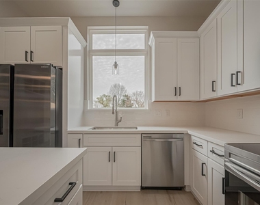 918 Saint Clair Street - Photo Thumbnail 15