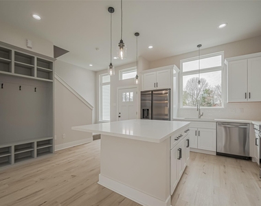 918 Saint Clair Street - Photo Thumbnail 4