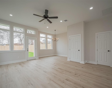 918 Saint Clair Street - Photo Thumbnail 10