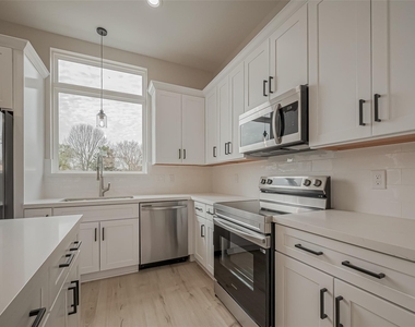 918 Saint Clair Street - Photo Thumbnail 16