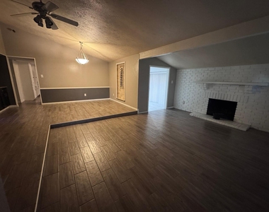 15602 Camino Del Sol Drive - Photo Thumbnail 5