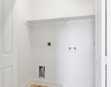 1115 32nd Street - Photo Thumbnail 12