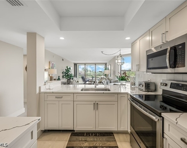 10562 Gulf Shore Drive - Photo Thumbnail 12