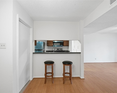 10110 Forum West Dr - Photo Thumbnail 5