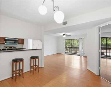 10110 Forum West Dr - Photo Thumbnail 3