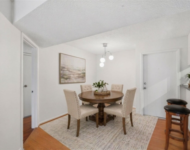 10110 Forum West Dr - Photo Thumbnail 4