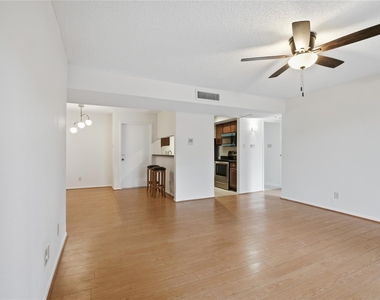 10110 Forum West Dr - Photo Thumbnail 2