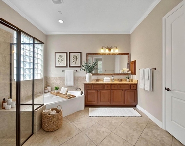 9422 Pecos Pass Court - Photo Thumbnail 14
