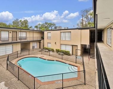 201 Emerson Street - Photo Thumbnail 9