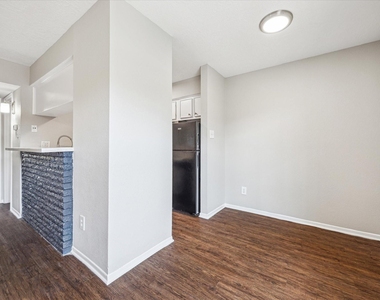 201 Emerson Street - Photo Thumbnail 4