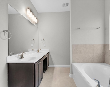 1510 Bella Garden Court - Photo Thumbnail 12