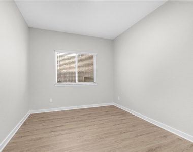 1510 Bella Garden Court - Photo Thumbnail 15
