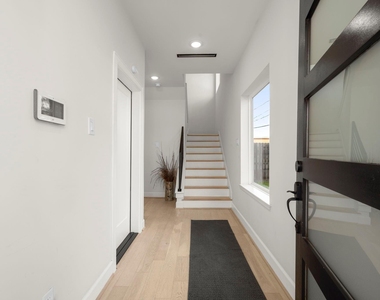 3022 Holman Street - Photo Thumbnail 3