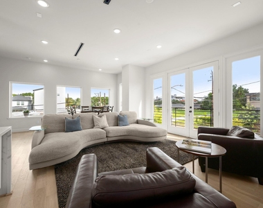 3022 Holman Street - Photo Thumbnail 11