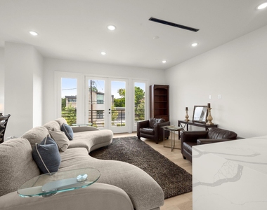 3022 Holman Street - Photo Thumbnail 10