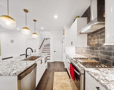 209 Blueberry Street - Photo Thumbnail 11