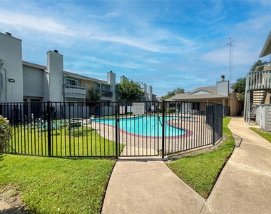260 El Dorado Boulevard - Photo Thumbnail 2