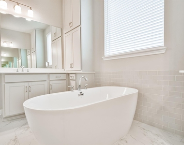 8211 Chartres Wind Drive - Photo Thumbnail 21