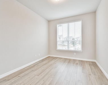 8211 Chartres Wind Drive - Photo Thumbnail 14