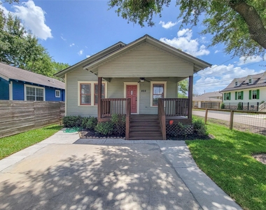 802 E 39th - Photo Thumbnail 2