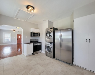 802 E 39th - Photo Thumbnail 22