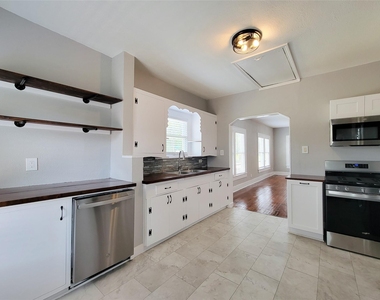 802 E 39th - Photo Thumbnail 20