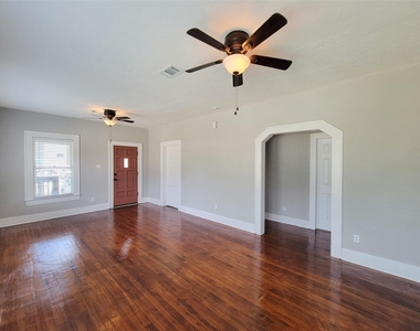 802 E 39th - Photo Thumbnail 23