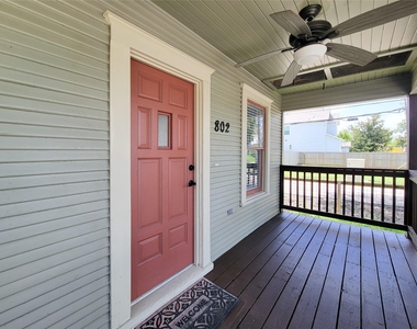 802 E 39th - Photo Thumbnail 6