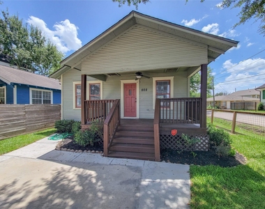 802 E 39th - Photo Thumbnail 1