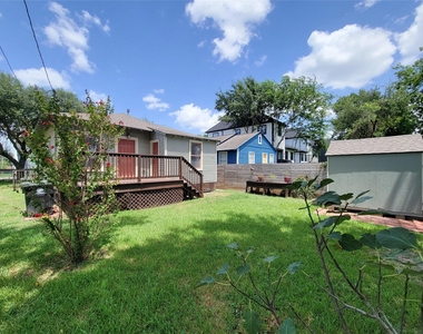 802 E 39th - Photo Thumbnail 39