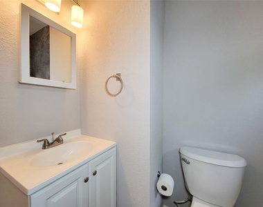 802 E 39th - Photo Thumbnail 27