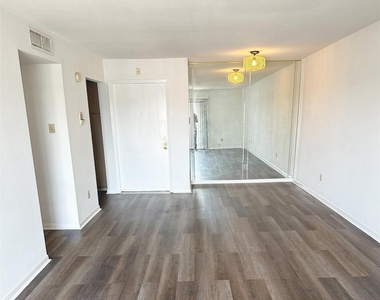 2824 S Bartell Drive - Photo Thumbnail 1