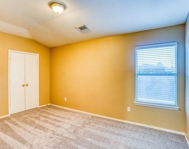 8223 Wainwright Way - Photo Thumbnail 9