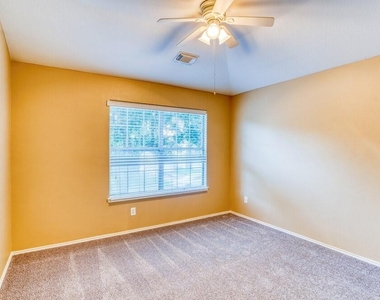 8223 Wainwright Way - Photo Thumbnail 10